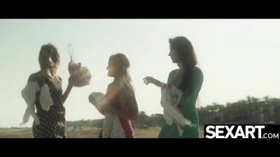 Steamy Threesome: Gorgeous Babes Lick Pussy in a Sizzling Lesbian Encounter