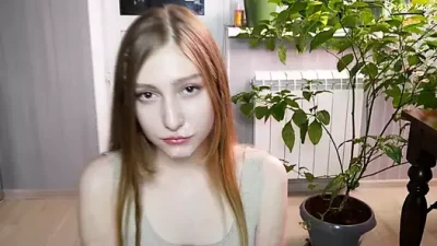 Wild Table Bang: Leggings Babe Takes a Faceful of Cum