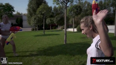 Blonde Lesbian Threesome's Backyard Dildo Anal Adventure Gets Wet & Wild