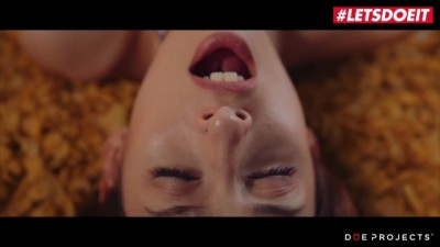 Steamy Girlfriend Masturbation & Mind-Blowing Cock Sucking Session - LETSDOEIT