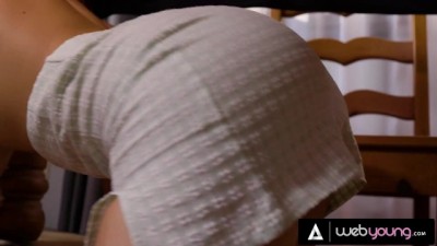 Teens Gone Wild: Hot Kitchen Pussy Feast (+18)