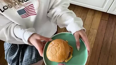 Californiababe Craves More Juicy Action in Her Burger