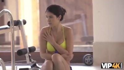 Steamy Encounter: Muscular Trainer Seduced by Client's Tempting Stepdaughter