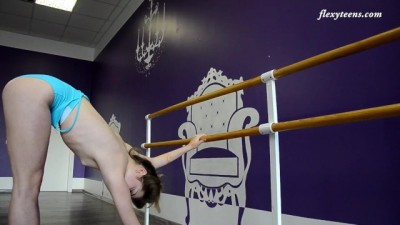 Watch Her Strip and Flex: Naked Acrobatic Tease!