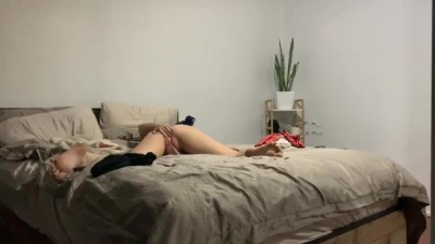Horny Babe makes herself Cum Super Quick