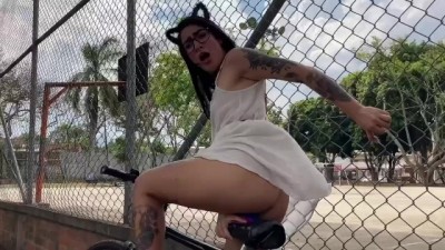 How to Ride a Bike while i Fuck my Pussy with a Dildo.