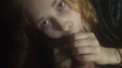 Издевается над парнем