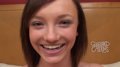 Super-petite Teen that Weighs 87 Lbs Stars in this Amateur Porn (+18)