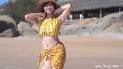 Kylie Masturbates to Get Squirt On a Public Beach