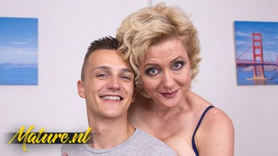 Horny Mature Housewife Fucks & Sucks Her Stepsons Bestfriend