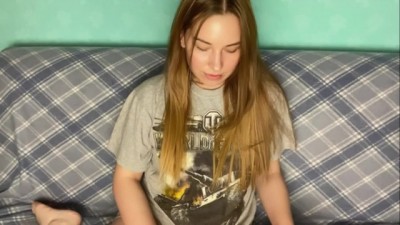 World of Tanks fan jerks off her wet pussy and cums quietly