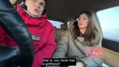 Городская телка отсосала у деревенского в машине