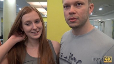 Hot Gym Action: Naughty Girl Gets Seduced by Rich Hunter