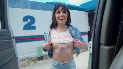 Wild Bang Bus Adventure: Hot Action with Sexy Babes & Hunks